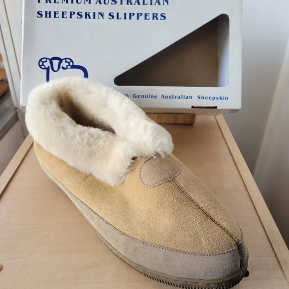 COPY - NWT- 100% GENUINE MEN’S AUSTRALIAN SHEEPSKIN SLIPPERS - (Men’s Size 12) - Picture 2 of 13